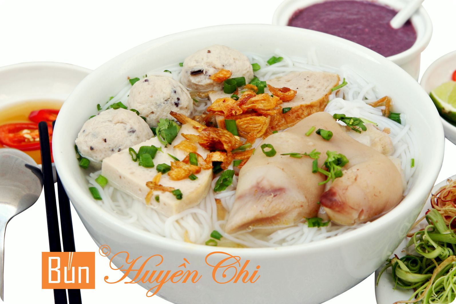 Bún mọc giò móng